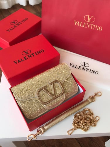 شنطة ماركة فالنتينو