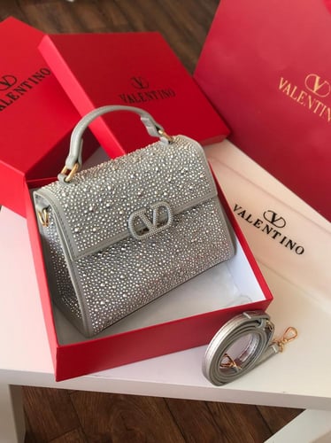 شنطة ماركة فالنتينو