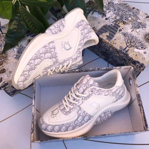 شوزات ماركة ديور