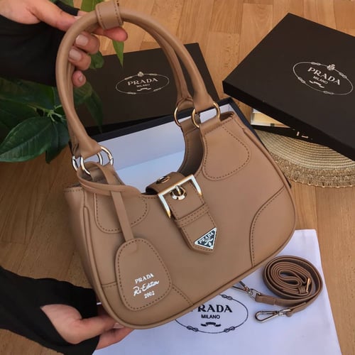 شنط ماركة برادا