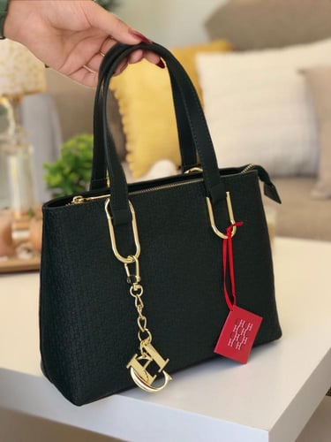 شنط ماركة سي اتش