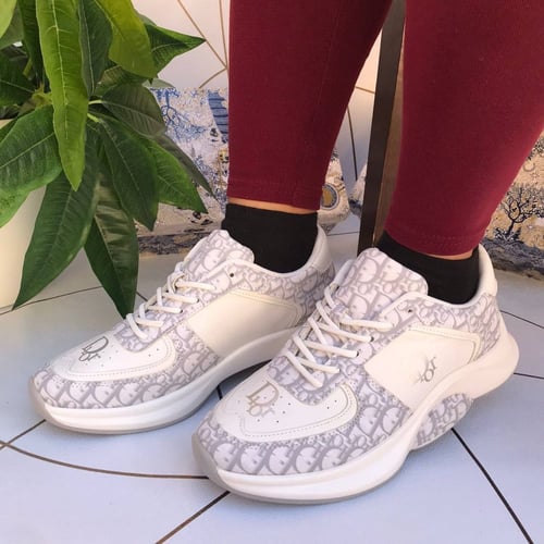 شوزات ماركة ديور