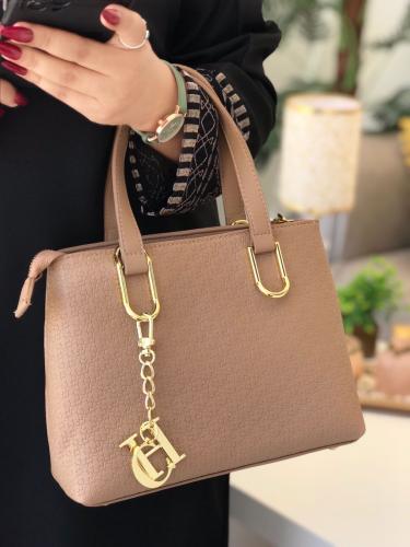 شنط ماركة سي اتش