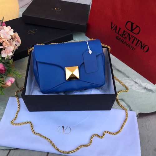 شنط ماركة فلنتينو