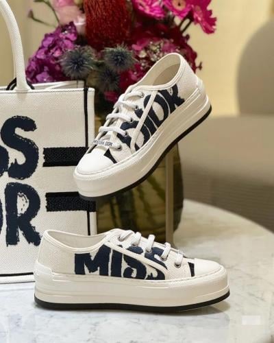 شوز مس ديور