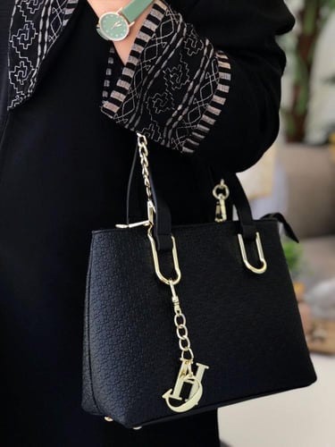 شنط ماركة سي اتش