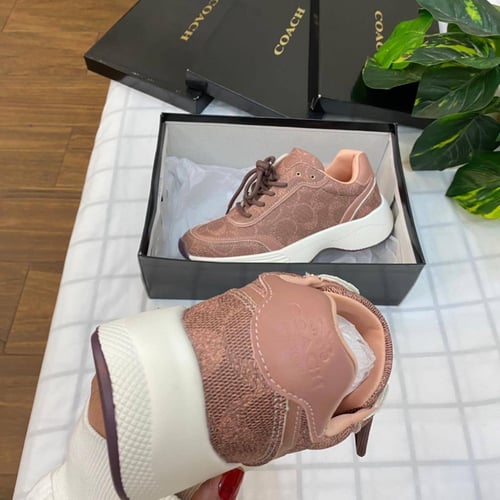 شوزات ماركة كوتش