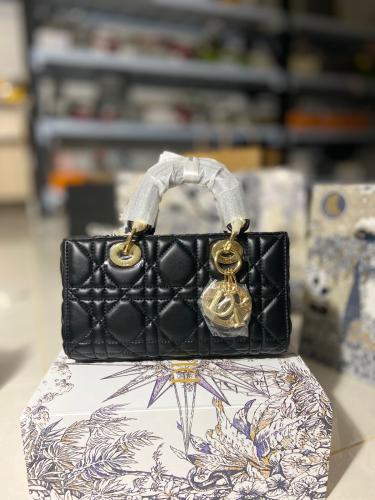 شنطة ماركة ديور مستطيل