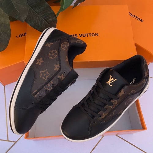 شوزات ماركة لويس فيتون