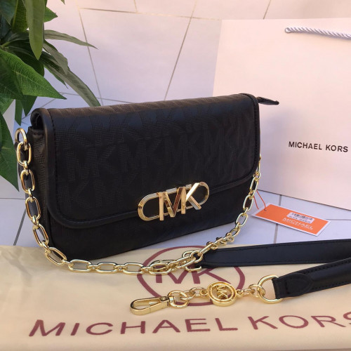 شنط ماركة مايكل كورس