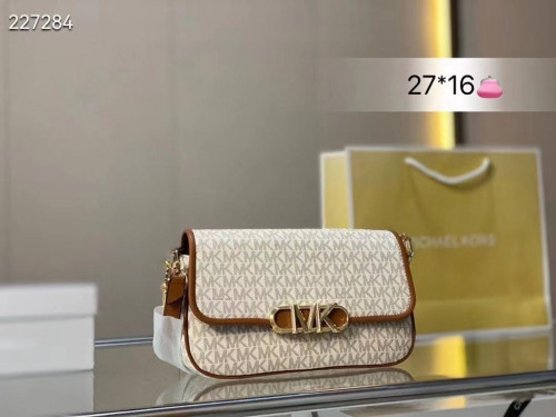 شنط ماركة مايكل كورس