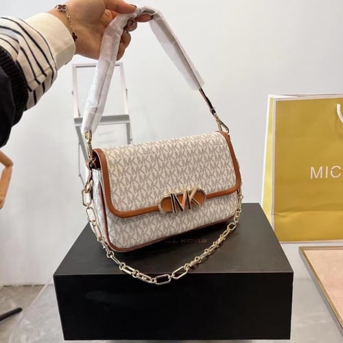 شنط ماركة مايكل كورس