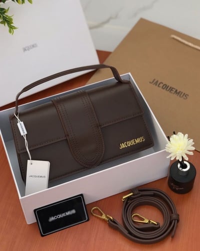 شنط ماركة جاكيموس