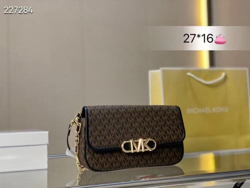 شنط ماركة مايكل كورس