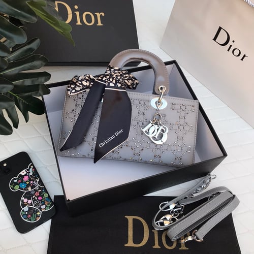 شنط ماركة ديور