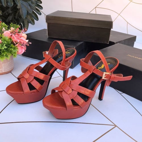 شوزات ماركة سان لوران