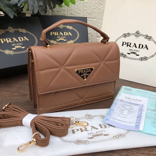 شنط ماركة برادا