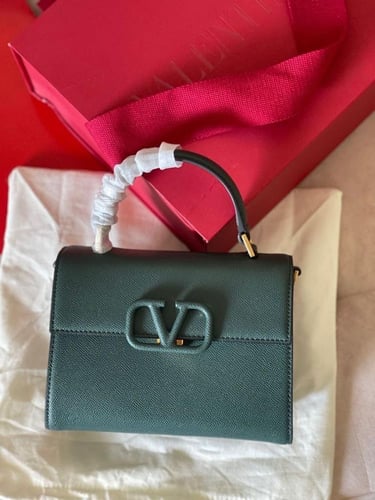 شنطة فلانتينو- ماستر- فل باكج ومع جميع الملحقات