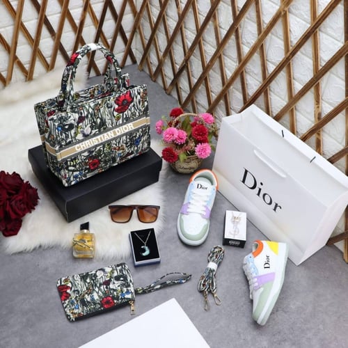 اطقم ماركة ديور