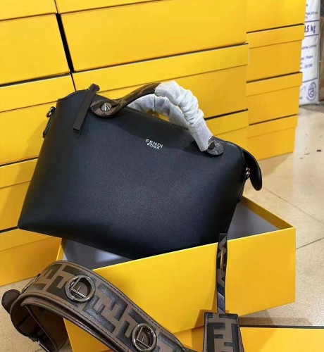 شنط ماركة فندي