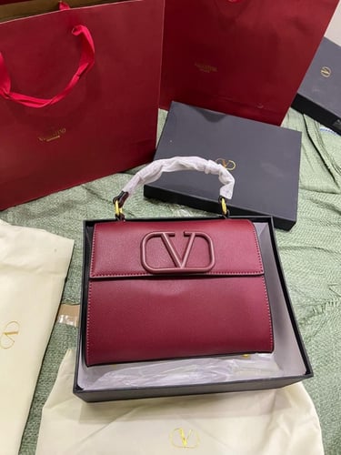 شنطة فلانتينو- ماستر- فل باكج ومع جميع الملحقات