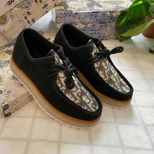 شوزات ماركة ديور