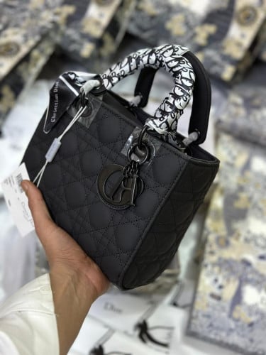 شنط ماركة ديور