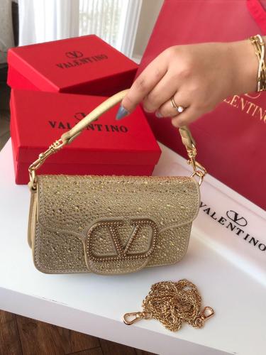 شنطة ماركة فالنتينو