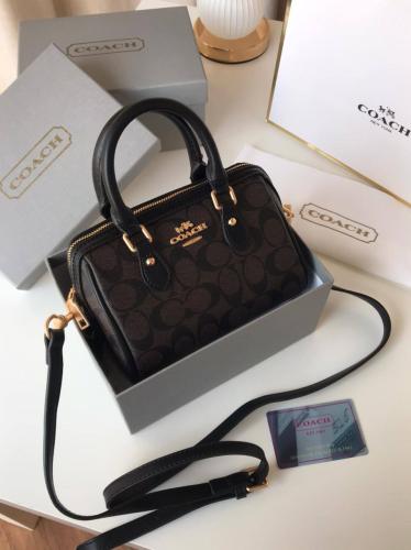 شنطة ماركة كوتش