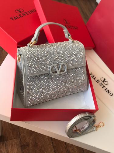 شنطة ماركة فالنتينو