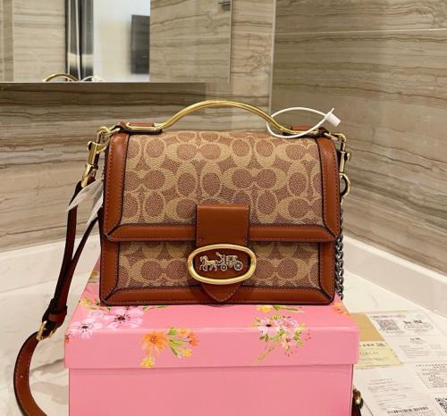 شنط ماركة كوتش