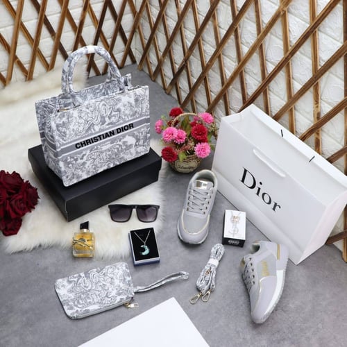 اطقم ماركة ديور