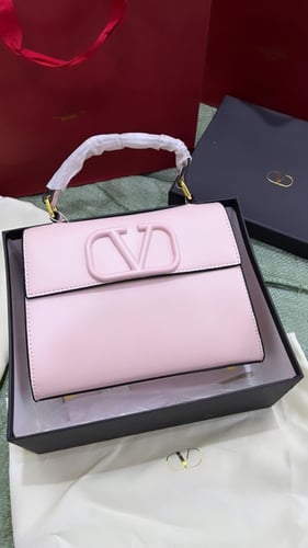 شنطة فلانتينو- ماستر- فل باكج ومع جميع الملحقات