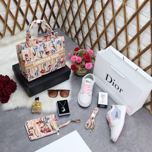 اطقم ماركة ديور