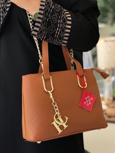 شنط ماركة سي اتش