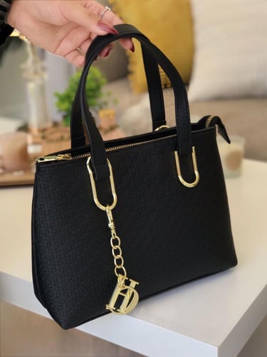 شنط ماركة سي اتش