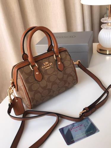 شنطة ماركة كوتش