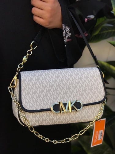 شنط ماركة مايكل كورس