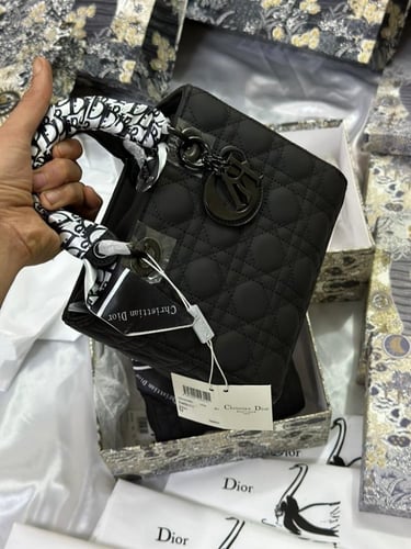 شنط ماركة ديور