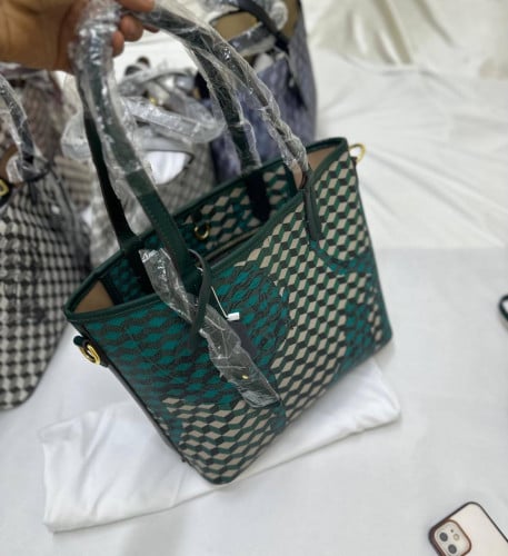 شنط ماركة باوتش لوب نوار