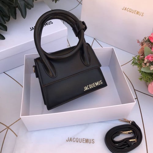 شنط ماركة جاكيموس