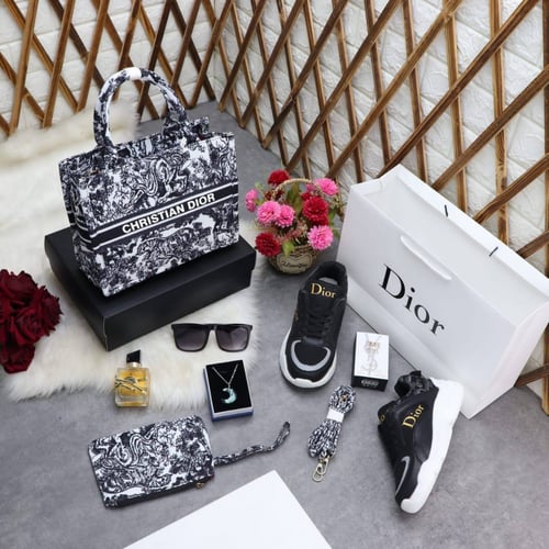 اطقم ماركة ديور