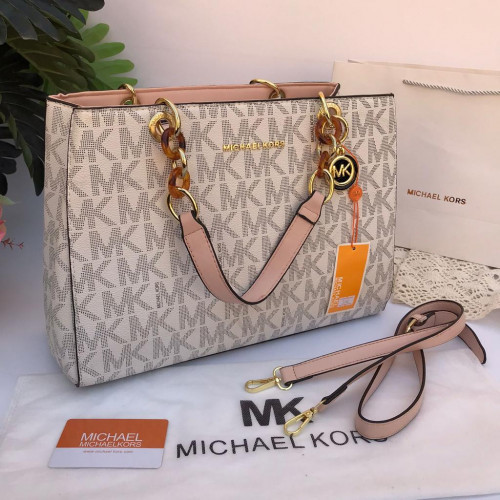 شنط ماركة مايكل كورس