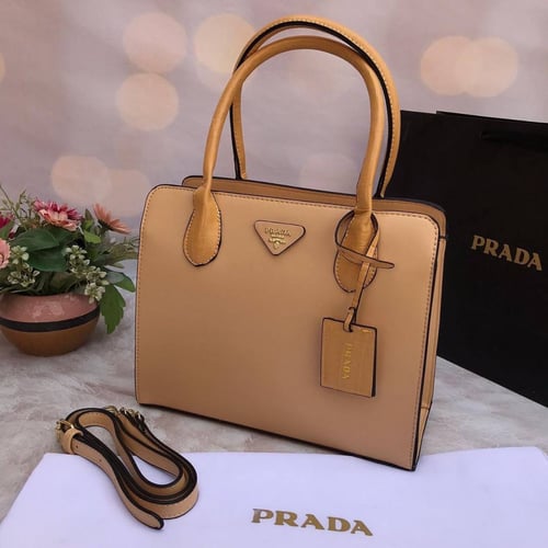 شنط ماركة برادا