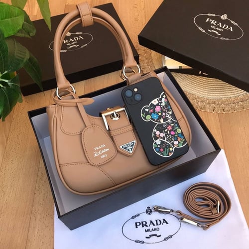 شنط ماركة برادا