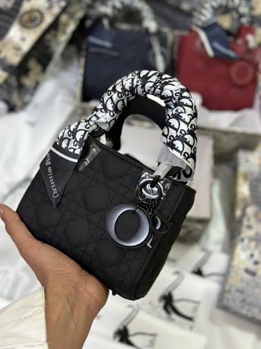 شنط ماركة ديور