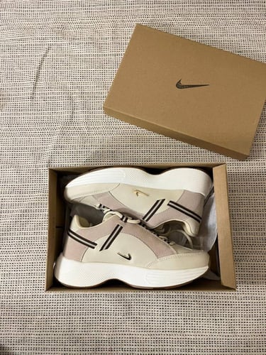 شوزات ماركة جاكيموس