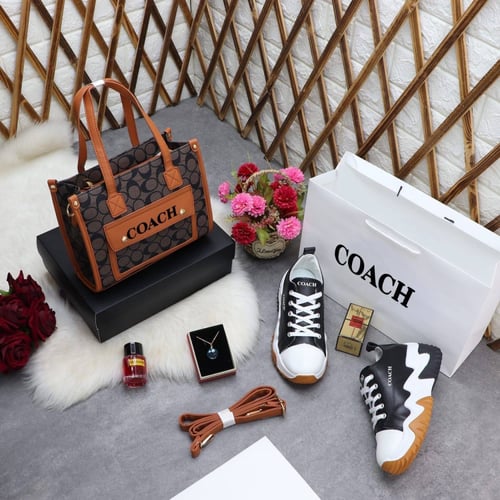 طقم ماركة كوتش