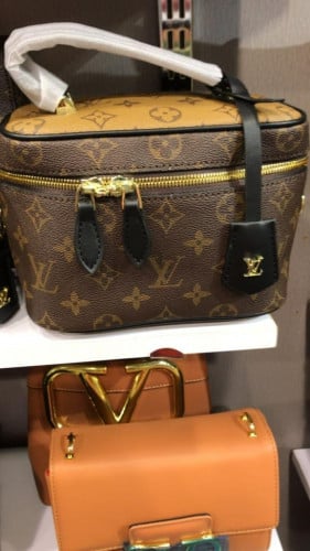 شنطة لويس فيتون بغطاء فاتح
