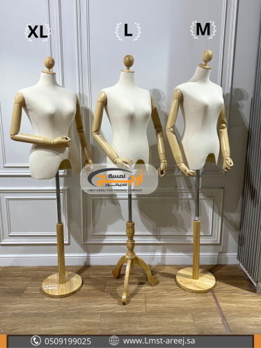 مانيكان تايلندي مع يدات بلاستيك